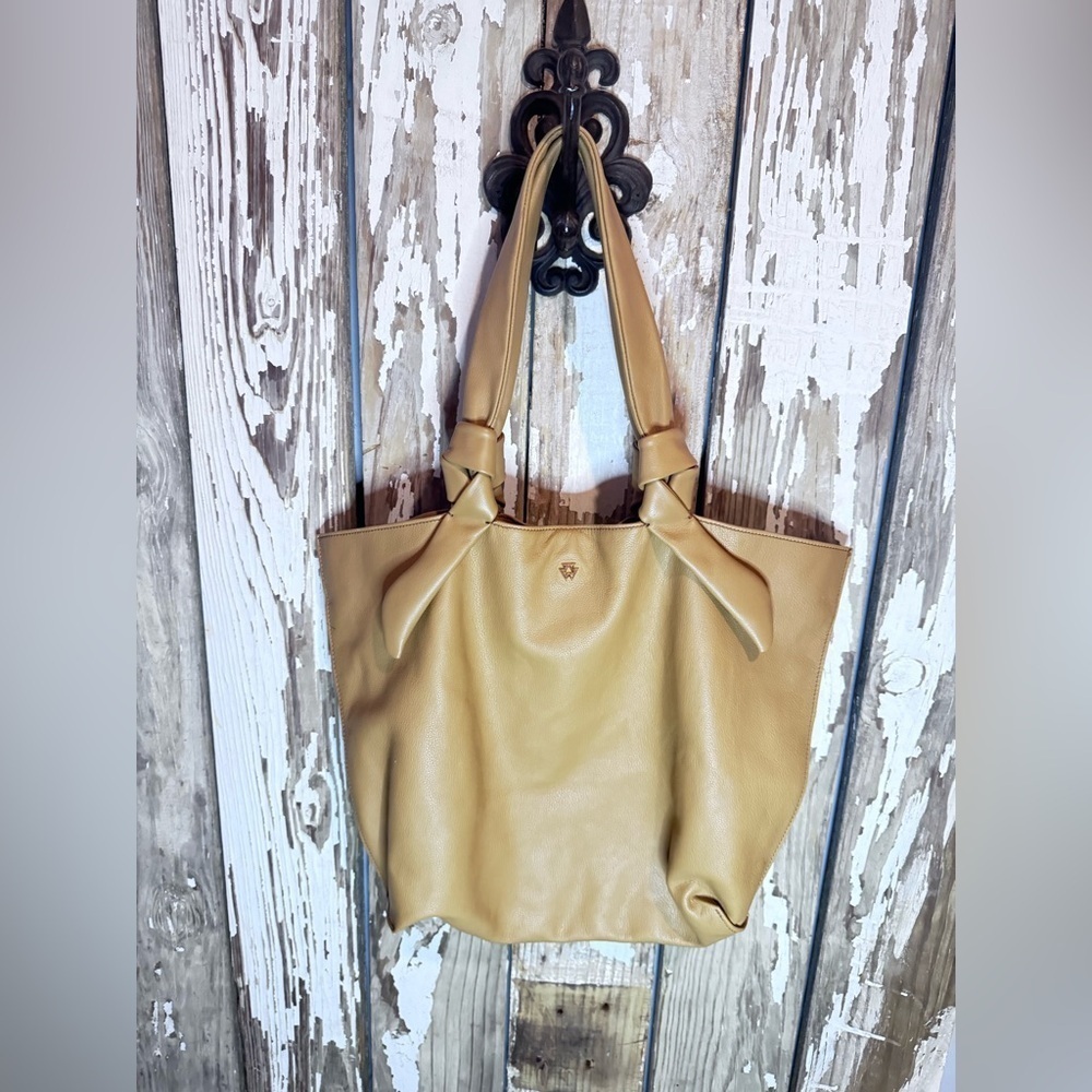 Noha Nadler Charlotte Handbag NEW Tan/ Cappuccino Includes extra pouch - Picture 7 of 16